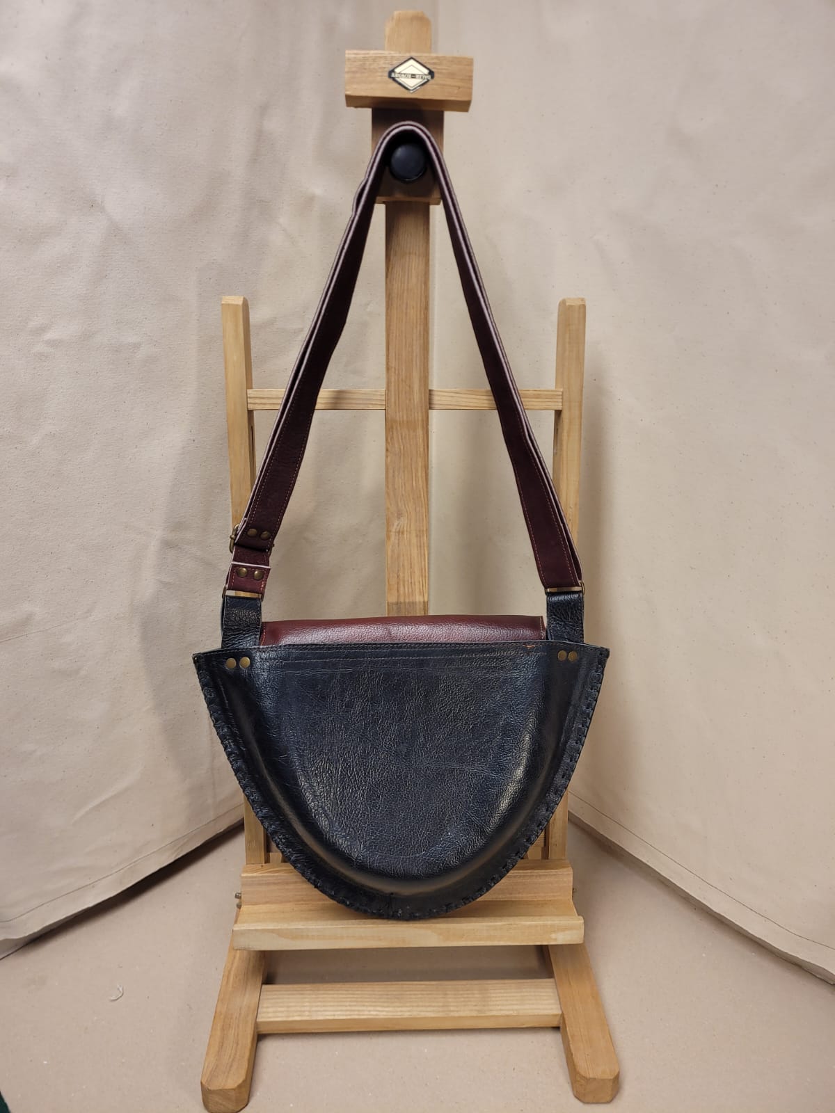 Restharrow Saddle Bag - Black & Burgundy